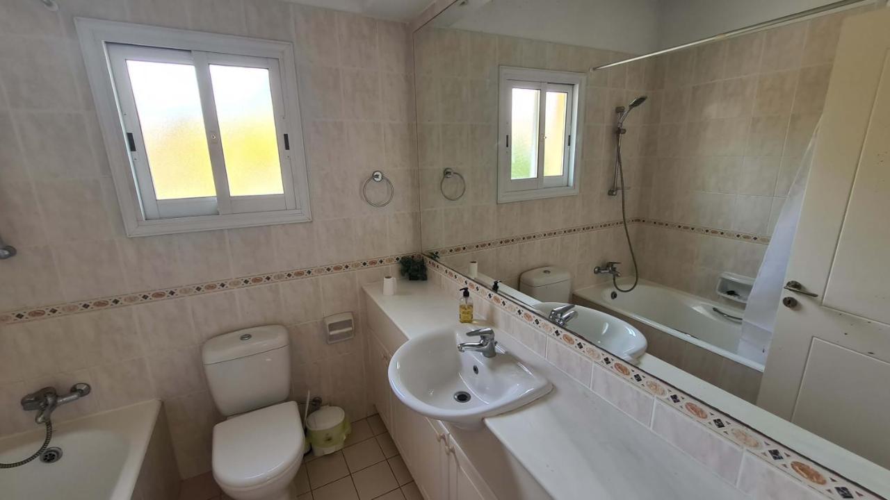 Sunny Limnaria Gardens 2 Bedroom Apartment Pafos Zewnętrze zdjęcie