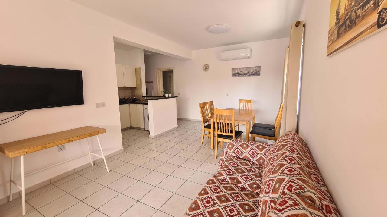 Sunny Limnaria Gardens 2 Bedroom Apartment Pafos Zewnętrze zdjęcie
